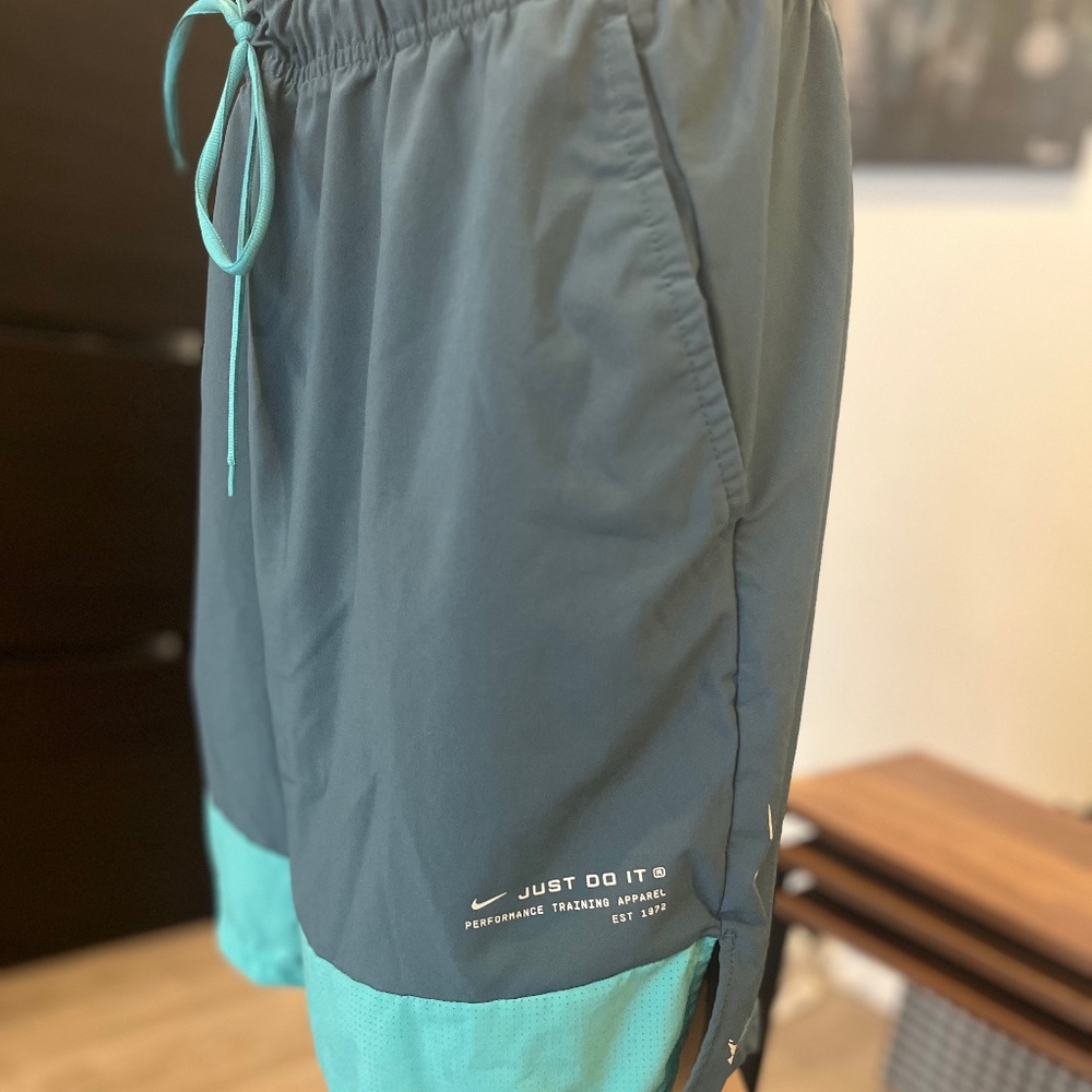 Nike Mens performance training apparel shorts